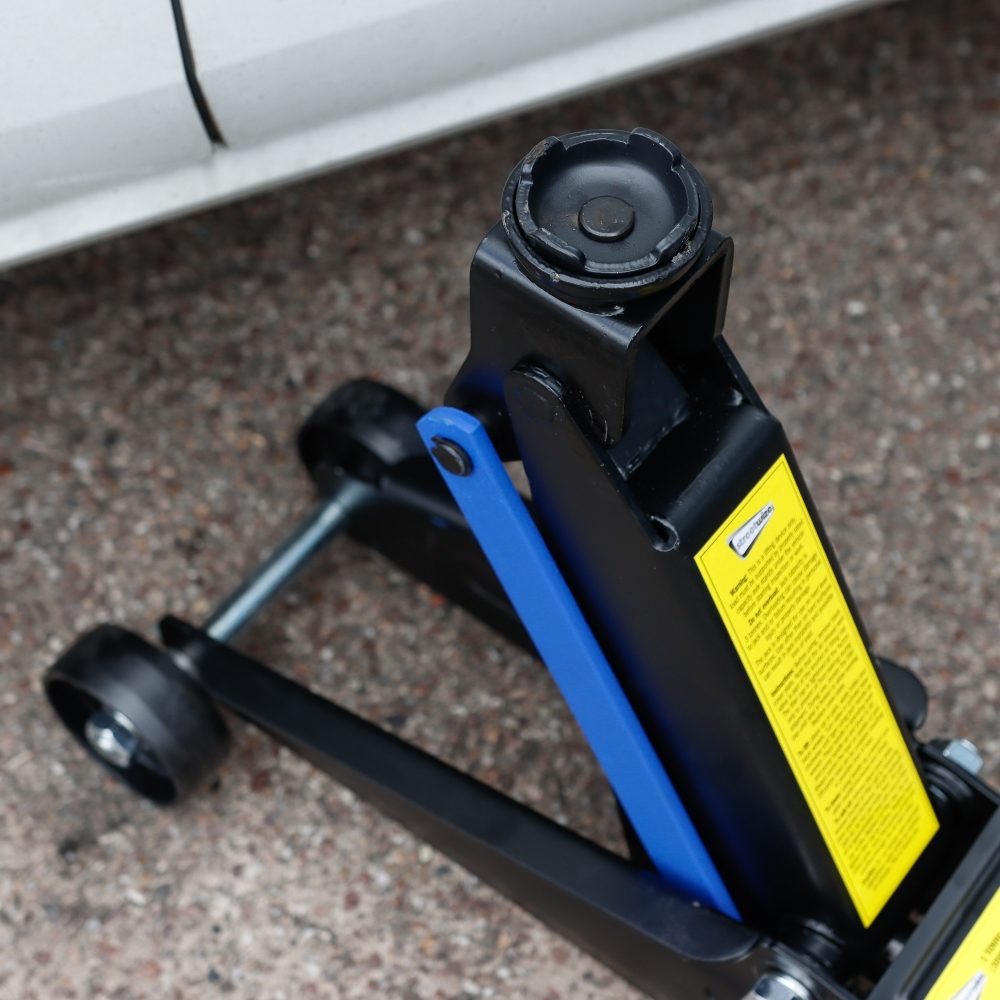 Streetwize Heavy Duty Hydraulic Vehicle Trolley Jack Includes Extension Handle 1.5 Tonne Lifting range: 135mm to 310mm 
